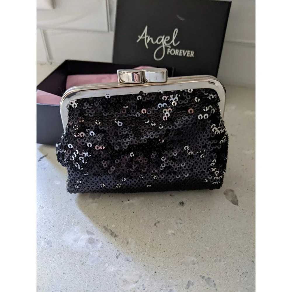 Exclusive Victoria's Secret Change Purse - Picture 2 of 3